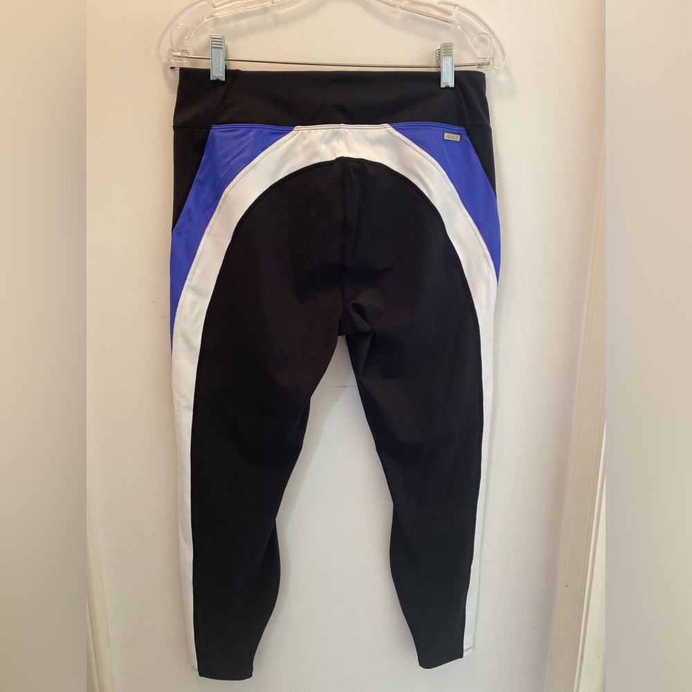 NWT ALALA Large Leggings